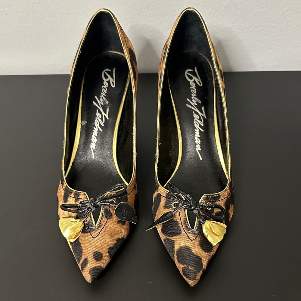 Beverly Feldman Leopard Print Heels with Bow and Flower Accent. NWOT. 2.5in Heel